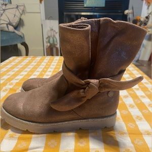 Little girl size 12 boots
